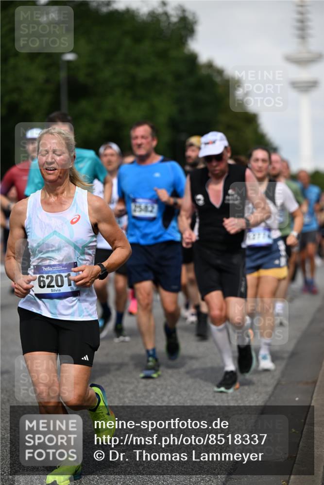 29.06.2025 - hella hamburg halbmarathon Dr. Thomas Lammeyer http://msf.ph/oto/8518337 29.06.2025 10:04:21 Kennedybrücke 1019, 1180, 1239, 1264, 1583, 2027, 2086, 2159, 2346, 2426, 2447, 2474, 2582, 2584, 2606, 2652, 2730, 2982, 3042, 3059, 3112, 3319, 3400, 3794, 3861, 3898, 4013, 4419, 4579, 4594, 4767, 4796, 4940, 5643, 5728, 6082, 6084, 6104, 6174, 6201, 6220, 6260, 6443, 6462, 6470, 6602, 6636, 7159, 7717, 7824, 8531, 8669, 8730, 9450, 9485, 9611, 9622, 10044, 10268, 10337, 10534, 10582, 10587, 10599, 10665, 10742, 10759, 10766, 11083, 11159, 11366 meine-sportfotos.de