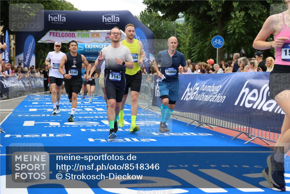 29.06.2025 - hella hamburg halbmarathon Strokosch-Dieckow http://msf.ph/oto/8518346 29.06.2025 10:55:55 Ziel 1179, 1180, 2612, 3042, 3256, 3668, 4772, 7147, 7976, 8968, 9246, 10084, 13474, 14867, 15184, 15868, 15884, 16176, 18125, 18867 meine-sportfotos.de