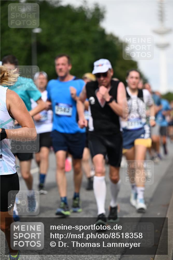 29.06.2025 - hella hamburg halbmarathon Dr. Thomas Lammeyer http://msf.ph/oto/8518358 29.06.2025 10:04:21 Kennedybrücke 1019, 1180, 1239, 1264, 1583, 2027, 2086, 2159, 2346, 2426, 2447, 2474, 2582, 2584, 2606, 2652, 2730, 2982, 3042, 3059, 3112, 3319, 3400, 3794, 3861, 3898, 4013, 4419, 4579, 4594, 4767, 4796, 4940, 5643, 5728, 6082, 6084, 6104, 6174, 6201, 6220, 6260, 6443, 6462, 6470, 6602, 6636, 7159, 7717, 7824, 8531, 8669, 8730, 9450, 9485, 9611, 9622, 10044, 10268, 10337, 10534, 10582, 10587, 10599, 10665, 10742, 10759, 10766, 11083, 11159, 11366 meine-sportfotos.de