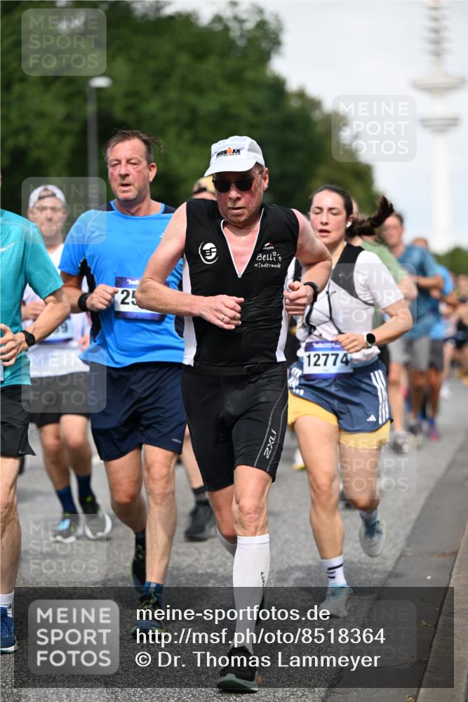 29.06.2025 - hella hamburg halbmarathon Dr. Thomas Lammeyer http://msf.ph/oto/8518364 29.06.2025 10:04:22 Kennedybrücke 1019, 1239, 1264, 1583, 2027, 2086, 2159, 2346, 2426, 2447, 2474, 2582, 2584, 2606, 2652, 2730, 2982, 3042, 3059, 3112, 3319, 3400, 3794, 3861, 3898, 4013, 4419, 4579, 4594, 4767, 4796, 4940, 5643, 5728, 6082, 6104, 6138, 6174, 6201, 6220, 6260, 6443, 6462, 6470, 6602, 6636, 7159, 7717, 7824, 8531, 8669, 8730, 9450, 9485, 9577, 9611, 9622, 10044, 10268, 10337, 10534, 10582, 10587, 10599, 10665, 10742, 10759, 10766, 11083, 11159 meine-sportfotos.de