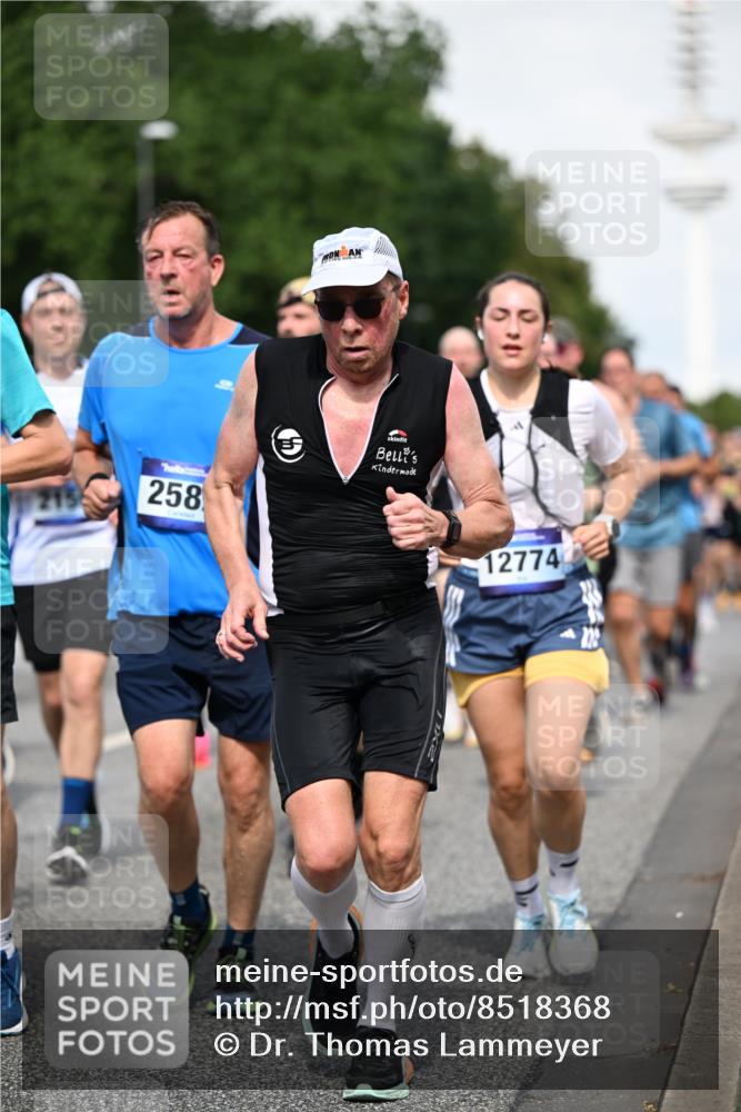29.06.2025 - hella hamburg halbmarathon Dr. Thomas Lammeyer http://msf.ph/oto/8518368 29.06.2025 10:04:22 Kennedybrücke 1019, 1239, 1264, 1583, 2027, 2086, 2159, 2346, 2426, 2447, 2474, 2582, 2584, 2606, 2652, 2730, 2982, 3042, 3059, 3112, 3319, 3400, 3794, 3861, 3898, 4013, 4419, 4579, 4594, 4767, 4796, 4940, 5643, 5728, 6082, 6104, 6138, 6174, 6201, 6220, 6260, 6443, 6462, 6470, 6602, 6636, 7159, 7717, 7824, 8531, 8669, 8730, 9450, 9485, 9577, 9611, 9622, 10044, 10268, 10337, 10534, 10582, 10587, 10599, 10665, 10742, 10759, 10766, 11083, 11159 meine-sportfotos.de