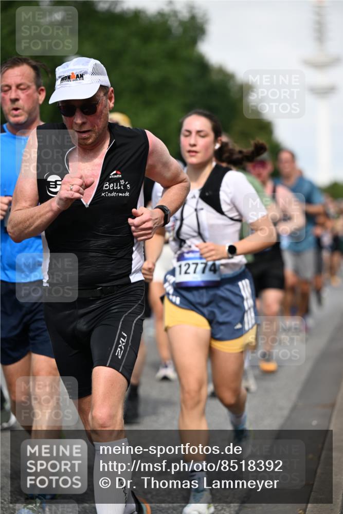 29.06.2025 - hella hamburg halbmarathon Dr. Thomas Lammeyer http://msf.ph/oto/8518392 29.06.2025 10:04:22 Kennedybrücke 1019, 1239, 1264, 1583, 2027, 2086, 2159, 2346, 2426, 2447, 2474, 2582, 2584, 2606, 2652, 2730, 2982, 3042, 3059, 3112, 3319, 3400, 3794, 3861, 3898, 4013, 4419, 4579, 4594, 4767, 4796, 4940, 5643, 5728, 6082, 6104, 6138, 6174, 6201, 6220, 6260, 6443, 6462, 6470, 6602, 6636, 7159, 7717, 7824, 8531, 8669, 8730, 9450, 9485, 9577, 9611, 9622, 10044, 10268, 10337, 10534, 10582, 10587, 10599, 10665, 10742, 10759, 10766, 11083, 11159 meine-sportfotos.de