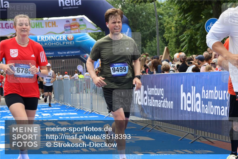 29.06.2025 - hella hamburg halbmarathon Strokosch-Dieckow http://msf.ph/oto/8518393 29.06.2025 11:22:40 Ziel 1145, 2101, 2125, 3118, 3321, 3762, 5811, 5812, 6747, 6784, 6785, 8181, 9499, 11478, 11756, 12018, 12042, 14314, 14344, 14793, 15123, 16618, 18397 meine-sportfotos.de