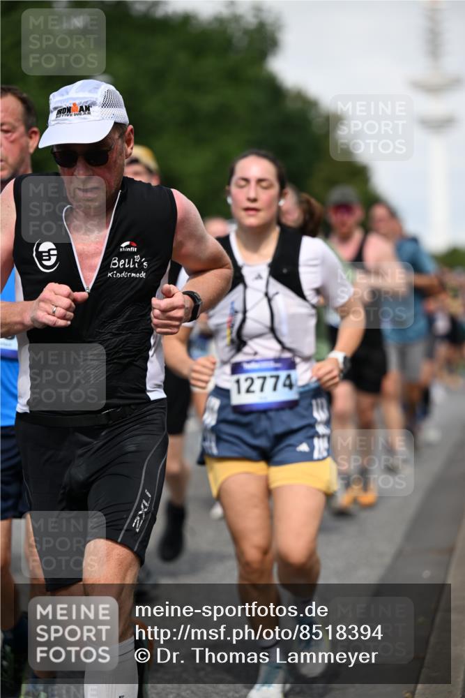 29.06.2025 - hella hamburg halbmarathon Dr. Thomas Lammeyer http://msf.ph/oto/8518394 29.06.2025 10:04:23 Kennedybrücke 1019, 1239, 1264, 1544, 1583, 2027, 2086, 2159, 2346, 2426, 2447, 2474, 2582, 2584, 2606, 2652, 2730, 2982, 3042, 3059, 3112, 3319, 3400, 3794, 3898, 4013, 4419, 4579, 4594, 4767, 4796, 4940, 5643, 5728, 6104, 6138, 6174, 6201, 6220, 6260, 6443, 6462, 6470, 6602, 6636, 7159, 7717, 7824, 8531, 8669, 8730, 9450, 9485, 9577, 9611, 9622, 10044, 10268, 10337, 10534, 10582, 10587, 10599, 10665, 10742, 10759, 10766, 11083, 11159 meine-sportfotos.de