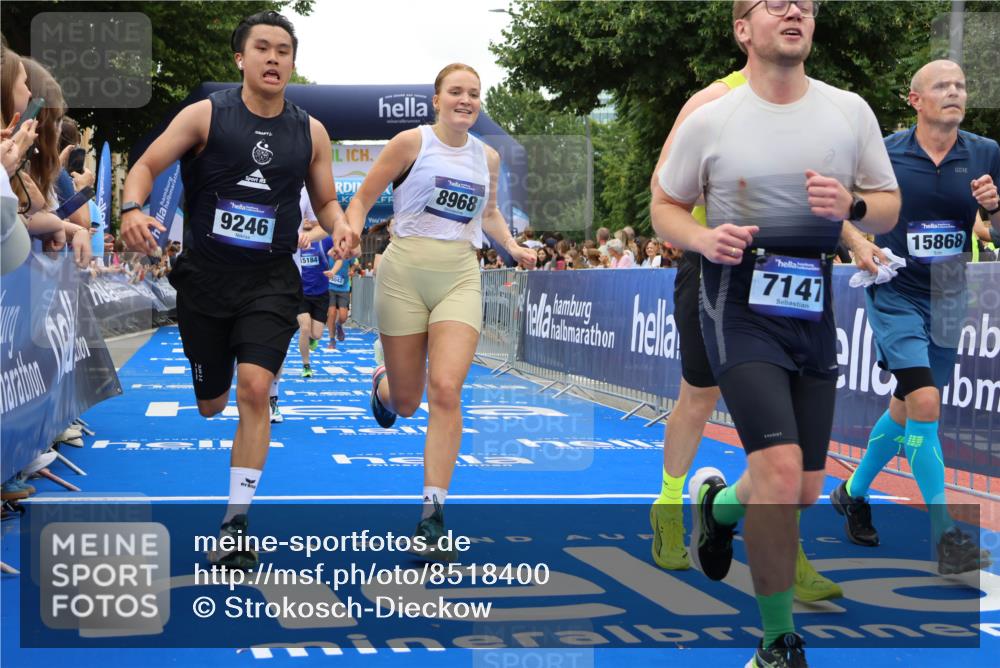 29.06.2025 - hella hamburg halbmarathon Strokosch-Dieckow http://msf.ph/oto/8518400 29.06.2025 10:55:57 Ziel 1180, 2612, 3042, 3058, 3256, 3668, 4772, 7147, 7594, 7976, 8968, 9246, 10084, 14867, 15184, 15868, 15884, 16176, 18212, 18867 meine-sportfotos.de