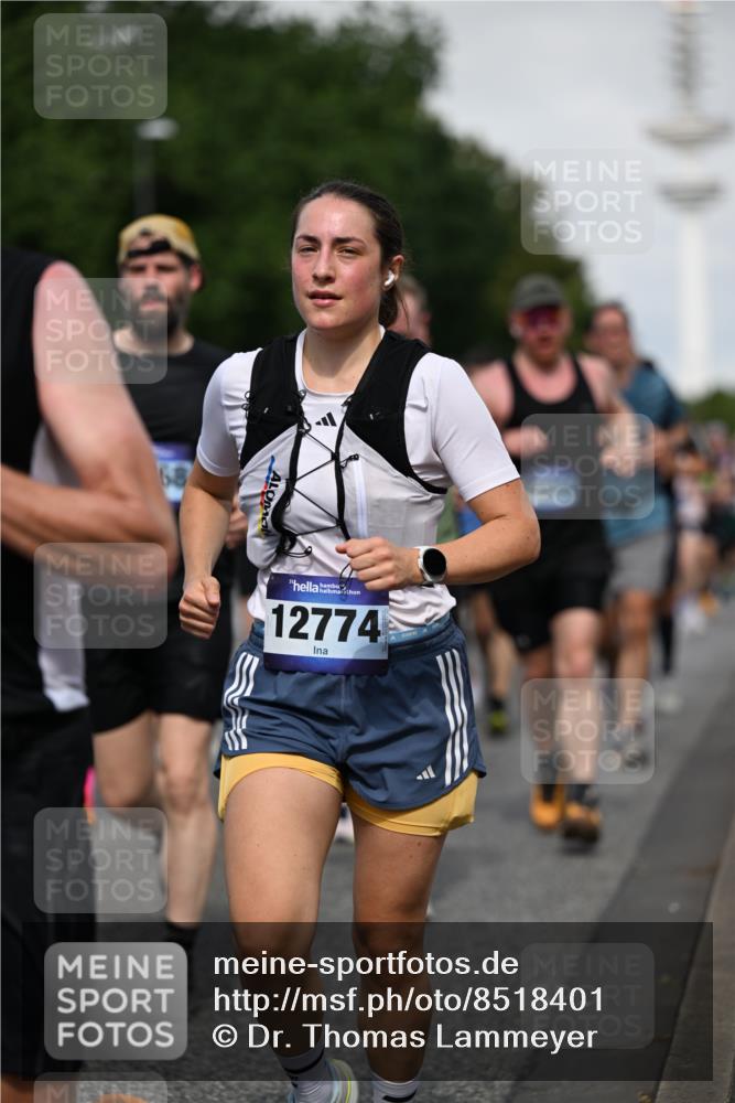 29.06.2025 - hella hamburg halbmarathon Dr. Thomas Lammeyer http://msf.ph/oto/8518401 29.06.2025 10:04:23 Kennedybrücke 1019, 1239, 1264, 1544, 1583, 2027, 2086, 2159, 2346, 2426, 2447, 2474, 2582, 2584, 2606, 2652, 2730, 2982, 3042, 3059, 3112, 3319, 3400, 3794, 3898, 4013, 4419, 4579, 4594, 4767, 4796, 4940, 5643, 5728, 6104, 6138, 6174, 6201, 6220, 6260, 6443, 6462, 6470, 6602, 6636, 7159, 7717, 7824, 8531, 8669, 8730, 9450, 9485, 9577, 9611, 9622, 10044, 10268, 10337, 10534, 10582, 10587, 10599, 10665, 10742, 10759, 10766, 11083, 11159 meine-sportfotos.de