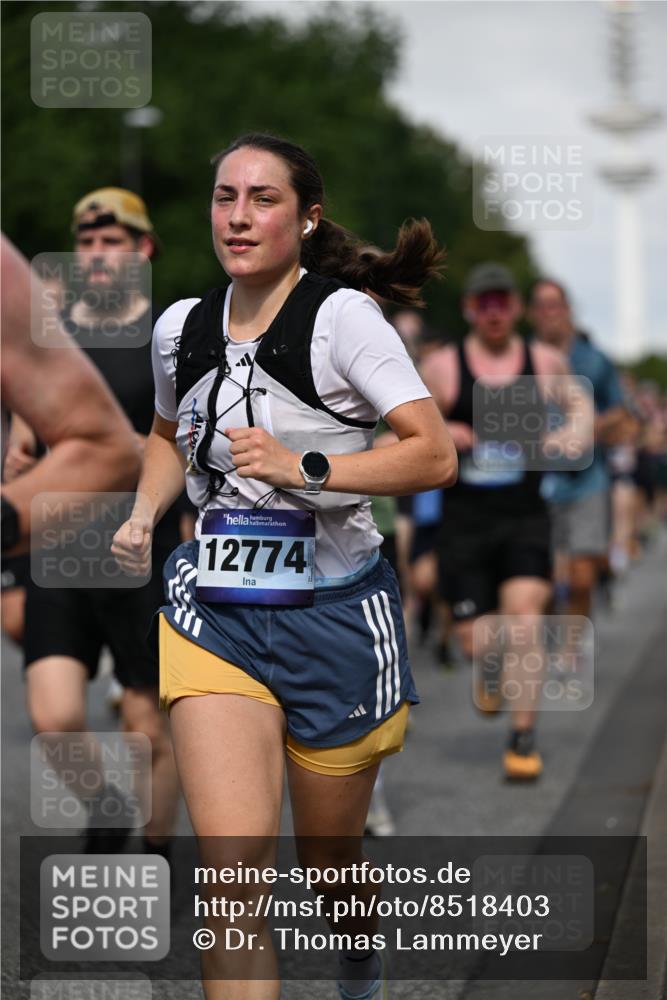 29.06.2025 - hella hamburg halbmarathon Dr. Thomas Lammeyer http://msf.ph/oto/8518403 29.06.2025 10:04:23 Kennedybrücke 1019, 1239, 1264, 1544, 1583, 2027, 2086, 2159, 2346, 2426, 2447, 2474, 2582, 2584, 2606, 2652, 2730, 2982, 3042, 3059, 3112, 3319, 3400, 3794, 3898, 4013, 4419, 4579, 4594, 4767, 4796, 4940, 5643, 5728, 6104, 6138, 6174, 6201, 6220, 6260, 6443, 6462, 6470, 6602, 6636, 7159, 7717, 7824, 8531, 8669, 8730, 9450, 9485, 9577, 9611, 9622, 10044, 10268, 10337, 10534, 10582, 10587, 10599, 10665, 10742, 10759, 10766, 11083, 11159 meine-sportfotos.de