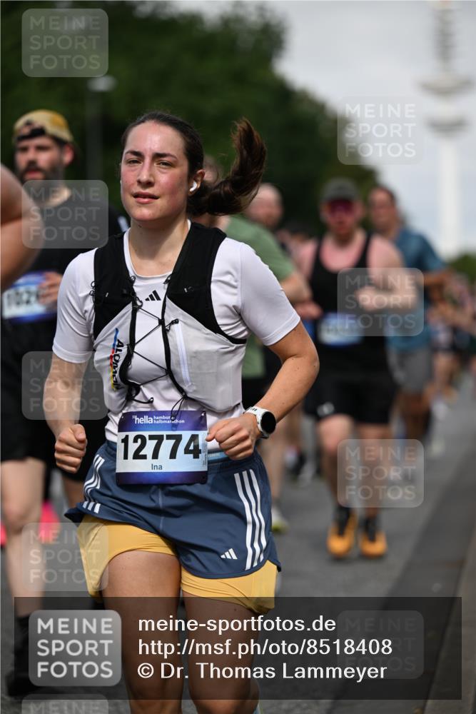 29.06.2025 - hella hamburg halbmarathon Dr. Thomas Lammeyer http://msf.ph/oto/8518408 29.06.2025 10:04:23 Kennedybrücke 1019, 1239, 1264, 1544, 1583, 2027, 2086, 2159, 2346, 2426, 2447, 2474, 2582, 2584, 2606, 2652, 2730, 2982, 3042, 3059, 3112, 3319, 3400, 3794, 3898, 4013, 4419, 4579, 4594, 4767, 4796, 4940, 5643, 5728, 6104, 6138, 6174, 6201, 6220, 6260, 6443, 6462, 6470, 6602, 6636, 7159, 7717, 7824, 8531, 8669, 8730, 9450, 9485, 9577, 9611, 9622, 10044, 10268, 10337, 10534, 10582, 10587, 10599, 10665, 10742, 10759, 10766, 11083, 11159 meine-sportfotos.de