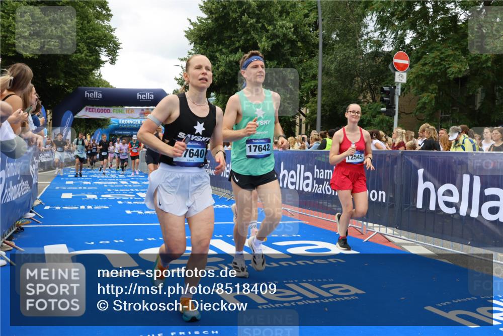 29.06.2025 - hella hamburg halbmarathon Strokosch-Dieckow http://msf.ph/oto/8518409 29.06.2025 10:56:06 Ziel 1180, 3042, 3058, 4594, 4813, 5492, 5570, 7594, 8330, 8639, 9907, 12545, 14363, 15484, 16113, 16176, 16634, 17468, 17640, 17642, 18212 meine-sportfotos.de