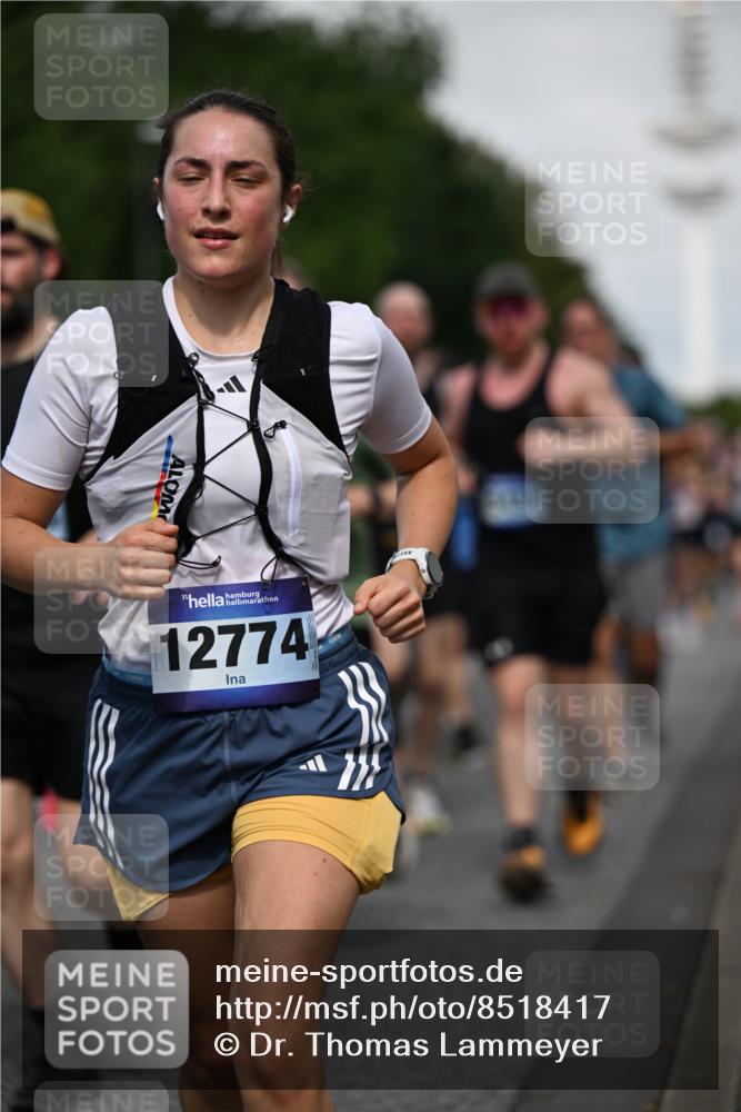 29.06.2025 - hella hamburg halbmarathon Dr. Thomas Lammeyer http://msf.ph/oto/8518417 29.06.2025 10:04:23 Kennedybrücke 1019, 1239, 1264, 1544, 1583, 2027, 2086, 2159, 2346, 2426, 2447, 2474, 2582, 2584, 2606, 2652, 2730, 2982, 3042, 3059, 3112, 3319, 3400, 3794, 3898, 4013, 4419, 4579, 4594, 4767, 4796, 4940, 5643, 5728, 6104, 6138, 6174, 6201, 6220, 6260, 6443, 6462, 6470, 6602, 6636, 7159, 7717, 7824, 8531, 8669, 8730, 9450, 9485, 9577, 9611, 9622, 10044, 10268, 10337, 10534, 10582, 10587, 10599, 10665, 10742, 10759, 10766, 11083, 11159 meine-sportfotos.de