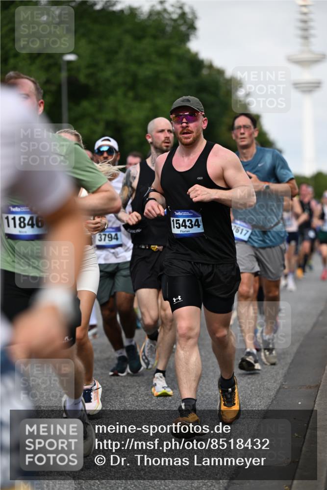 29.06.2025 - hella hamburg halbmarathon Dr. Thomas Lammeyer http://msf.ph/oto/8518432 29.06.2025 10:04:24 Kennedybrücke 1019, 1239, 1264, 1544, 1583, 1681, 2027, 2086, 2159, 2346, 2426, 2447, 2474, 2582, 2584, 2606, 2652, 2730, 2982, 3042, 3059, 3112, 3319, 3400, 3794, 4013, 4419, 4579, 4594, 4767, 4796, 4940, 5643, 5728, 6104, 6138, 6174, 6201, 6220, 6260, 6443, 6462, 6470, 6602, 6636, 7159, 7717, 7824, 8531, 8669, 8730, 9450, 9485, 9577, 9611, 9622, 10044, 10268, 10337, 10534, 10582, 10587, 10599, 10665, 10742, 10759, 10766, 11083, 11159 meine-sportfotos.de