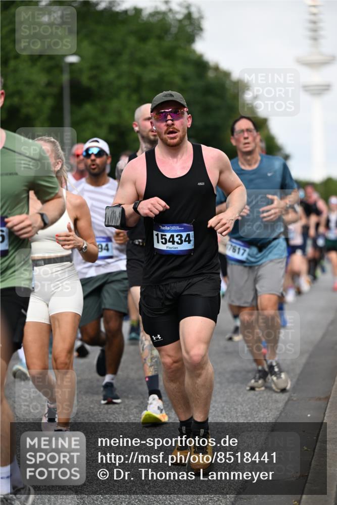 29.06.2025 - hella hamburg halbmarathon Dr. Thomas Lammeyer http://msf.ph/oto/8518441 29.06.2025 10:04:24 Kennedybrücke 1019, 1239, 1264, 1544, 1583, 1681, 2027, 2086, 2159, 2346, 2426, 2447, 2474, 2582, 2584, 2606, 2652, 2730, 2982, 3042, 3059, 3112, 3319, 3400, 3794, 4013, 4419, 4579, 4594, 4767, 4796, 4940, 5643, 5728, 6104, 6138, 6174, 6201, 6220, 6260, 6443, 6462, 6470, 6602, 6636, 7159, 7717, 7824, 8531, 8669, 8730, 9450, 9485, 9577, 9611, 9622, 10044, 10268, 10337, 10534, 10582, 10587, 10599, 10665, 10742, 10759, 10766, 11083, 11159 meine-sportfotos.de