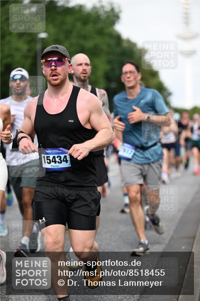 29.06.2025 - hella hamburg halbmarathon Dr. Thomas Lammeyer http://msf.ph/oto/8518455 29.06.2025 10:04:25 Kennedybrücke 1019, 1239, 1264, 1544, 1583, 1681, 2027, 2086, 2159, 2346, 2426, 2447, 2474, 2582, 2584, 2606, 2652, 2730, 2982, 3042, 3059, 3319, 3400, 3794, 4013, 4419, 4579, 4594, 4767, 4940, 5418, 5643, 5728, 6104, 6138, 6174, 6201, 6220, 6443, 6462, 6470, 6602, 6636, 7159, 7717, 7824, 8531, 8669, 8730, 9450, 9485, 9577, 9622, 10268, 10337, 10534, 10582, 10587, 10599, 10665, 10742, 10759, 10766, 10797, 11083, 11159 meine-sportfotos.de