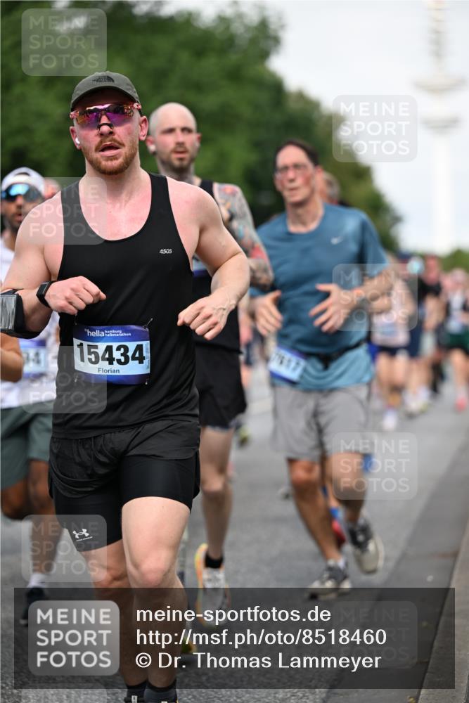 29.06.2025 - hella hamburg halbmarathon Dr. Thomas Lammeyer http://msf.ph/oto/8518460 29.06.2025 10:04:25 Kennedybrücke 1019, 1239, 1264, 1544, 1583, 1681, 2027, 2086, 2159, 2346, 2426, 2447, 2474, 2582, 2584, 2606, 2652, 2730, 2982, 3042, 3059, 3319, 3400, 3794, 4013, 4419, 4579, 4594, 4767, 4940, 5418, 5643, 5728, 6104, 6138, 6174, 6201, 6220, 6443, 6462, 6470, 6602, 6636, 7159, 7717, 7824, 8531, 8669, 8730, 9450, 9485, 9577, 9622, 10268, 10337, 10534, 10582, 10587, 10599, 10665, 10742, 10759, 10766, 10797, 11083, 11159 meine-sportfotos.de
