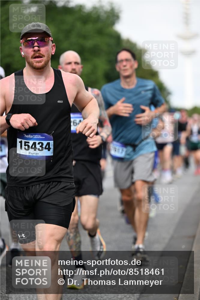 29.06.2025 - hella hamburg halbmarathon Dr. Thomas Lammeyer http://msf.ph/oto/8518461 29.06.2025 10:04:25 Kennedybrücke 1019, 1239, 1264, 1544, 1583, 1681, 2027, 2086, 2159, 2346, 2426, 2447, 2474, 2582, 2584, 2606, 2652, 2730, 2982, 3042, 3059, 3319, 3400, 3794, 4013, 4419, 4579, 4594, 4767, 4940, 5418, 5643, 5728, 6104, 6138, 6174, 6201, 6220, 6443, 6462, 6470, 6602, 6636, 7159, 7717, 7824, 8531, 8669, 8730, 9450, 9485, 9577, 9622, 10268, 10337, 10534, 10582, 10587, 10599, 10665, 10742, 10759, 10766, 10797, 11083, 11159 meine-sportfotos.de