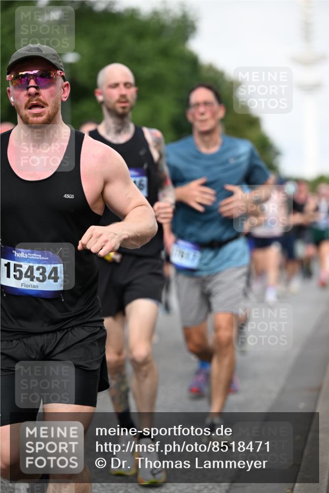 29.06.2025 - hella hamburg halbmarathon Dr. Thomas Lammeyer http://msf.ph/oto/8518471 29.06.2025 10:04:25 Kennedybrücke 1019, 1239, 1264, 1544, 1583, 1681, 2027, 2086, 2159, 2346, 2426, 2447, 2474, 2582, 2584, 2606, 2652, 2730, 2982, 3042, 3059, 3319, 3400, 3794, 4013, 4419, 4579, 4594, 4767, 4940, 5418, 5643, 5728, 6104, 6138, 6174, 6201, 6220, 6443, 6462, 6470, 6602, 6636, 7159, 7717, 7824, 8531, 8669, 8730, 9450, 9485, 9577, 9622, 10268, 10337, 10534, 10582, 10587, 10599, 10665, 10742, 10759, 10766, 10797, 11083, 11159 meine-sportfotos.de