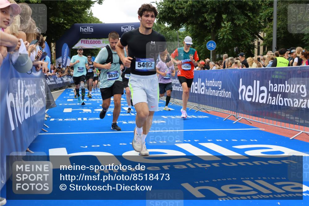 29.06.2025 - hella hamburg halbmarathon Strokosch-Dieckow http://msf.ph/oto/8518473 29.06.2025 10:56:10 Ziel 1193, 3058, 4594, 4813, 5465, 5492, 5570, 7547, 7594, 8330, 8639, 9903, 9907, 10789, 12348, 12545, 14363, 15484, 16113, 16634, 17468, 17640, 17642, 18212, 19152 meine-sportfotos.de
