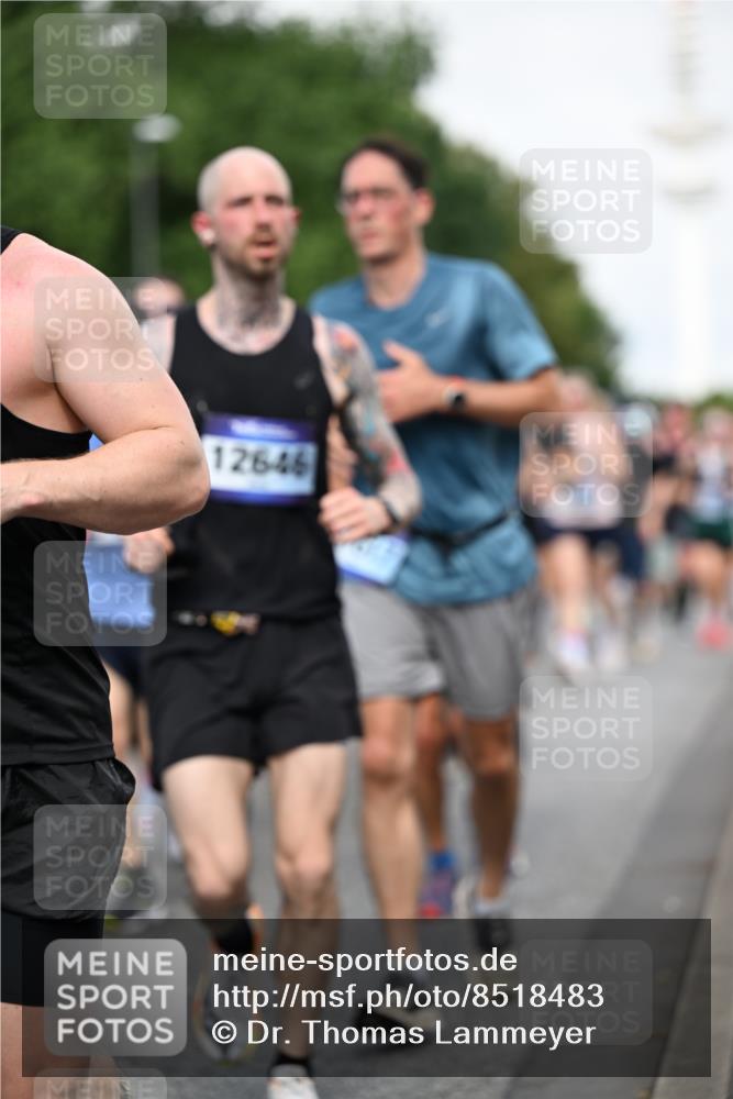 29.06.2025 - hella hamburg halbmarathon Dr. Thomas Lammeyer http://msf.ph/oto/8518483 29.06.2025 10:04:25 Kennedybrücke 1019, 1239, 1264, 1544, 1583, 1681, 2027, 2086, 2159, 2346, 2426, 2447, 2474, 2582, 2584, 2606, 2652, 2730, 2982, 3042, 3059, 3319, 3400, 3794, 4013, 4419, 4579, 4594, 4767, 4940, 5418, 5643, 5728, 6104, 6138, 6174, 6201, 6220, 6443, 6462, 6470, 6602, 6636, 7159, 7717, 7824, 8531, 8669, 8730, 9450, 9485, 9577, 9622, 10268, 10337, 10534, 10582, 10587, 10599, 10665, 10742, 10759, 10766, 10797, 11083, 11159 meine-sportfotos.de