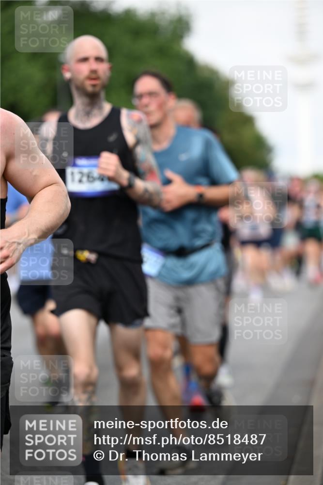 29.06.2025 - hella hamburg halbmarathon Dr. Thomas Lammeyer http://msf.ph/oto/8518487 29.06.2025 10:04:26 Kennedybrücke 1019, 1239, 1264, 1544, 1583, 1681, 2027, 2086, 2159, 2236, 2346, 2426, 2447, 2474, 2582, 2584, 2606, 2652, 2730, 2982, 3042, 3059, 3319, 3400, 3794, 4013, 4419, 4579, 4594, 4767, 4940, 5418, 5643, 5728, 6104, 6138, 6174, 6201, 6220, 6443, 6462, 6470, 6602, 6636, 7159, 7717, 7824, 8531, 8669, 9450, 9485, 9577, 9622, 10268, 10337, 10534, 10587, 10599, 10665, 10742, 10759, 10766, 10797, 11083, 11159 meine-sportfotos.de