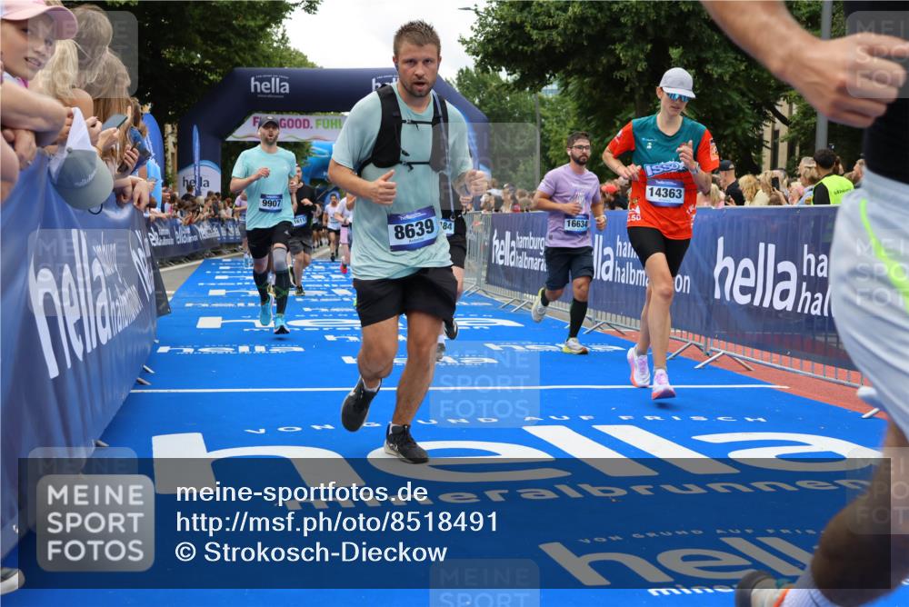 29.06.2025 - hella hamburg halbmarathon Strokosch-Dieckow http://msf.ph/oto/8518491 29.06.2025 10:56:11 Ziel 1193, 4594, 4813, 5465, 5492, 5570, 7547, 7594, 8330, 8639, 9903, 9907, 10789, 12348, 12545, 14363, 15484, 16113, 16634, 17468, 17640, 17642, 18741, 19152 meine-sportfotos.de