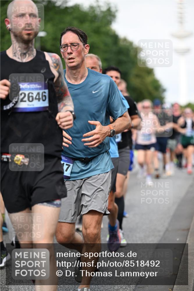 29.06.2025 - hella hamburg halbmarathon Dr. Thomas Lammeyer http://msf.ph/oto/8518492 29.06.2025 10:04:26 Kennedybrücke 1019, 1239, 1264, 1544, 1583, 1681, 2027, 2086, 2159, 2236, 2346, 2426, 2447, 2474, 2582, 2584, 2606, 2652, 2730, 2982, 3042, 3059, 3319, 3400, 3794, 4013, 4419, 4579, 4594, 4767, 4940, 5418, 5643, 5728, 6104, 6138, 6174, 6201, 6220, 6443, 6462, 6470, 6602, 6636, 7159, 7717, 7824, 8531, 8669, 9450, 9485, 9577, 9622, 10268, 10337, 10534, 10587, 10599, 10665, 10742, 10759, 10766, 10797, 11083, 11159 meine-sportfotos.de