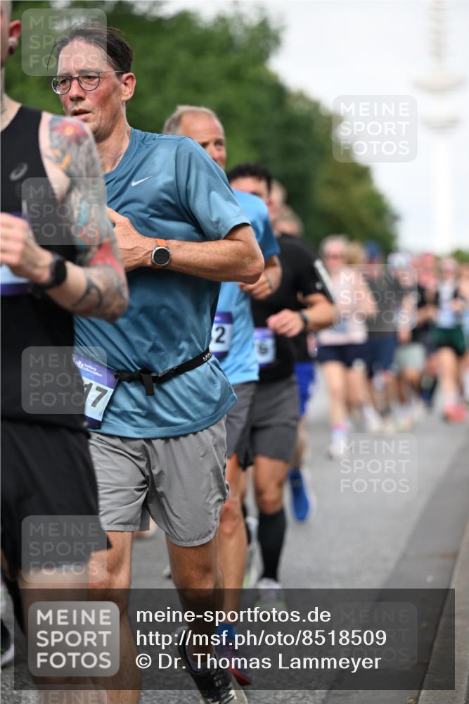 29.06.2025 - hella hamburg halbmarathon Dr. Thomas Lammeyer http://msf.ph/oto/8518509 29.06.2025 10:04:26 Kennedybrücke 1019, 1239, 1264, 1544, 1583, 1681, 2027, 2086, 2159, 2236, 2346, 2426, 2447, 2474, 2582, 2584, 2606, 2652, 2730, 2982, 3042, 3059, 3319, 3400, 3794, 4013, 4419, 4579, 4594, 4767, 4940, 5418, 5643, 5728, 6104, 6138, 6174, 6201, 6220, 6443, 6462, 6470, 6602, 6636, 7159, 7717, 7824, 8531, 8669, 9450, 9485, 9577, 9622, 10268, 10337, 10534, 10587, 10599, 10665, 10742, 10759, 10766, 10797, 11083, 11159 meine-sportfotos.de