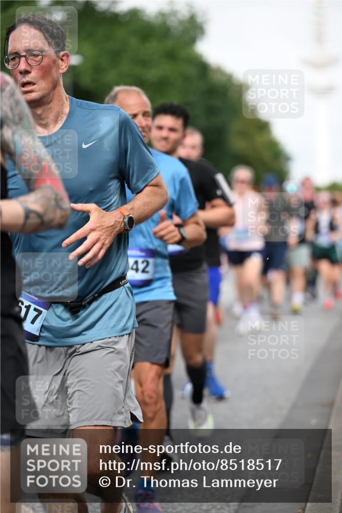 29.06.2025 - hella hamburg halbmarathon Dr. Thomas Lammeyer http://msf.ph/oto/8518517 29.06.2025 10:04:26 Kennedybrücke 1019, 1239, 1264, 1544, 1583, 1681, 2027, 2086, 2159, 2236, 2346, 2426, 2447, 2474, 2582, 2584, 2606, 2652, 2730, 2982, 3042, 3059, 3319, 3400, 3794, 4013, 4419, 4579, 4594, 4767, 4940, 5418, 5643, 5728, 6104, 6138, 6174, 6201, 6220, 6443, 6462, 6470, 6602, 6636, 7159, 7717, 7824, 8531, 8669, 9450, 9485, 9577, 9622, 10268, 10337, 10534, 10587, 10599, 10665, 10742, 10759, 10766, 10797, 11083, 11159 meine-sportfotos.de
