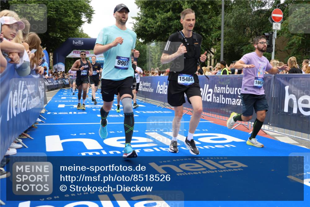 29.06.2025 - hella hamburg halbmarathon Strokosch-Dieckow http://msf.ph/oto/8518526 29.06.2025 10:56:12 Ziel 1193, 4594, 4813, 5465, 5492, 5570, 7547, 8330, 8639, 9903, 9907, 10789, 12348, 12545, 14363, 15484, 16113, 16375, 16634, 17468, 17640, 17642, 18117, 18495, 18652, 18741, 19152 meine-sportfotos.de