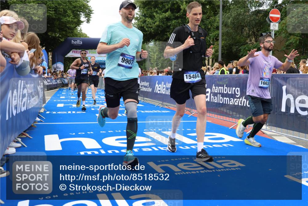 29.06.2025 - hella hamburg halbmarathon Strokosch-Dieckow http://msf.ph/oto/8518532 29.06.2025 10:56:13 Ziel 1193, 4594, 4813, 5465, 5492, 5570, 7547, 8330, 8639, 9903, 9907, 10789, 11309, 12348, 12545, 14363, 15300, 15484, 16113, 16375, 16634, 17468, 17642, 18117, 18495, 18652, 18741, 19152 meine-sportfotos.de