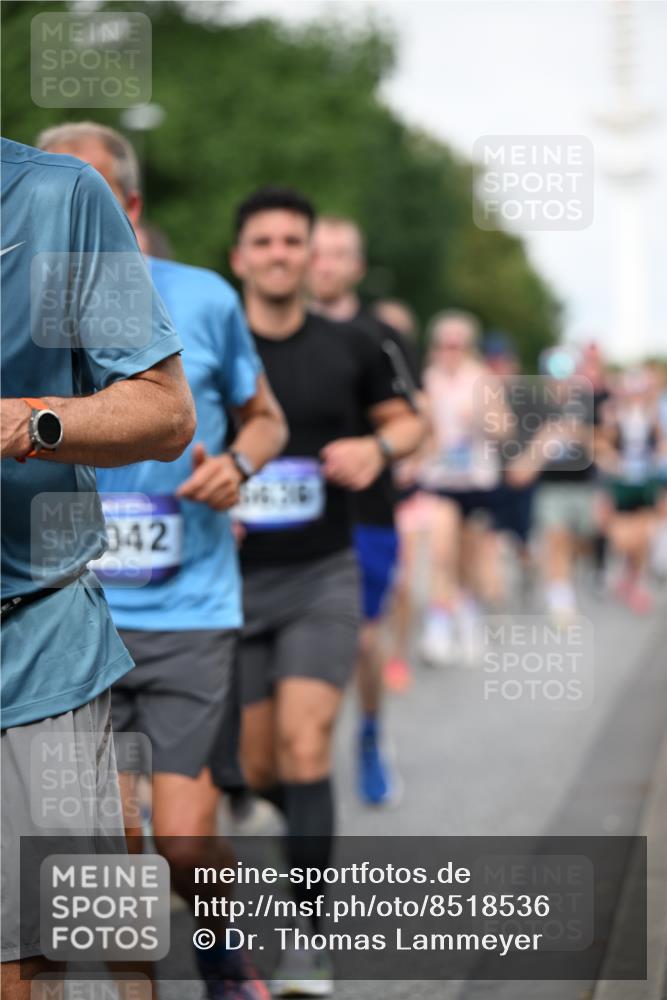29.06.2025 - hella hamburg halbmarathon Dr. Thomas Lammeyer http://msf.ph/oto/8518536 29.06.2025 10:04:27 Kennedybrücke 1019, 1239, 1264, 1544, 1583, 1681, 2027, 2086, 2159, 2236, 2346, 2426, 2447, 2474, 2582, 2584, 2606, 2652, 2730, 2982, 3042, 3059, 3319, 3400, 3794, 4013, 4419, 4579, 4594, 4616, 4767, 4940, 5418, 5643, 5728, 6104, 6138, 6174, 6201, 6220, 6443, 6470, 6602, 6636, 7159, 7717, 8531, 8669, 9450, 9485, 9577, 9622, 10268, 10337, 10534, 10587, 10599, 10665, 10742, 10759, 10766, 10797, 11083, 11159 meine-sportfotos.de