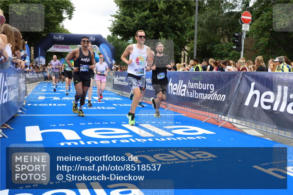 29.06.2025 - hella hamburg halbmarathon Strokosch-Dieckow http://msf.ph/oto/8518537 29.06.2025 10:56:13 Ziel 1193, 4594, 4813, 5465, 5492, 5570, 7547, 8330, 8639, 9903, 9907, 10789, 11309, 12348, 12545, 14363, 15300, 15484, 16113, 16375, 16634, 17468, 17642, 18117, 18495, 18652, 18741, 19152 meine-sportfotos.de