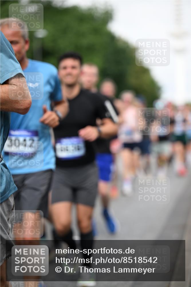 29.06.2025 - hella hamburg halbmarathon Dr. Thomas Lammeyer http://msf.ph/oto/8518542 29.06.2025 10:04:27 Kennedybrücke 1019, 1239, 1264, 1544, 1583, 1681, 2027, 2086, 2159, 2236, 2346, 2426, 2447, 2474, 2582, 2584, 2606, 2652, 2730, 2982, 3042, 3059, 3319, 3400, 3794, 4013, 4419, 4579, 4594, 4616, 4767, 4940, 5418, 5643, 5728, 6104, 6138, 6174, 6201, 6220, 6443, 6470, 6602, 6636, 7159, 7717, 8531, 8669, 9450, 9485, 9577, 9622, 10268, 10337, 10534, 10587, 10599, 10665, 10742, 10759, 10766, 10797, 11083, 11159 meine-sportfotos.de