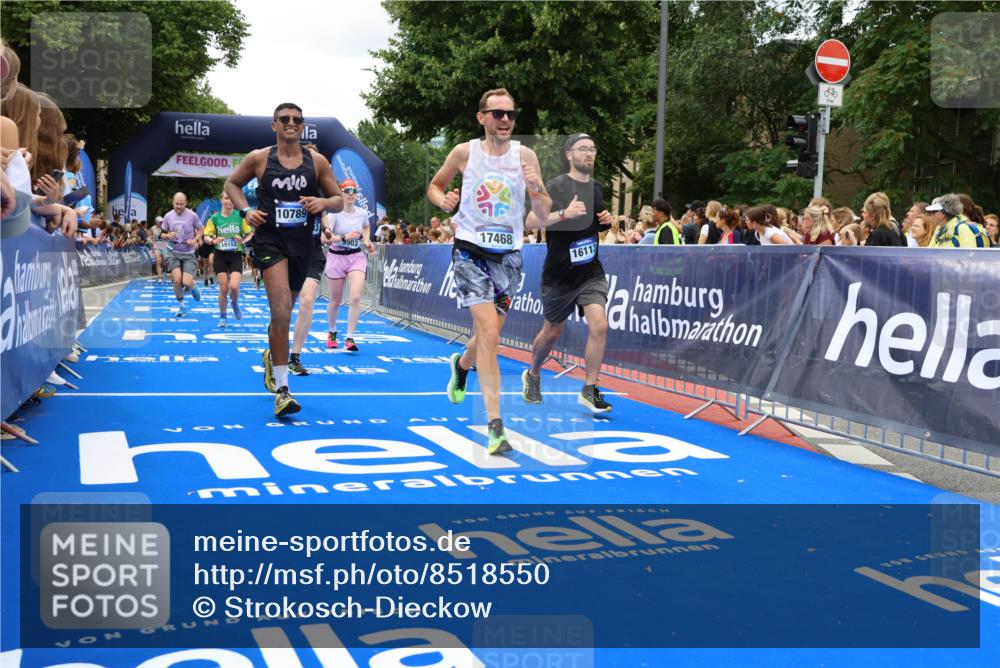 29.06.2025 - hella hamburg halbmarathon Strokosch-Dieckow http://msf.ph/oto/8518550 29.06.2025 10:56:14 Ziel 1193, 4029, 4594, 4813, 5465, 5492, 5672, 7547, 8330, 8639, 9903, 9907, 10789, 11231, 11309, 12348, 14363, 15300, 15484, 16113, 16375, 16634, 17468, 18117, 18495, 18652, 18741, 19152 meine-sportfotos.de