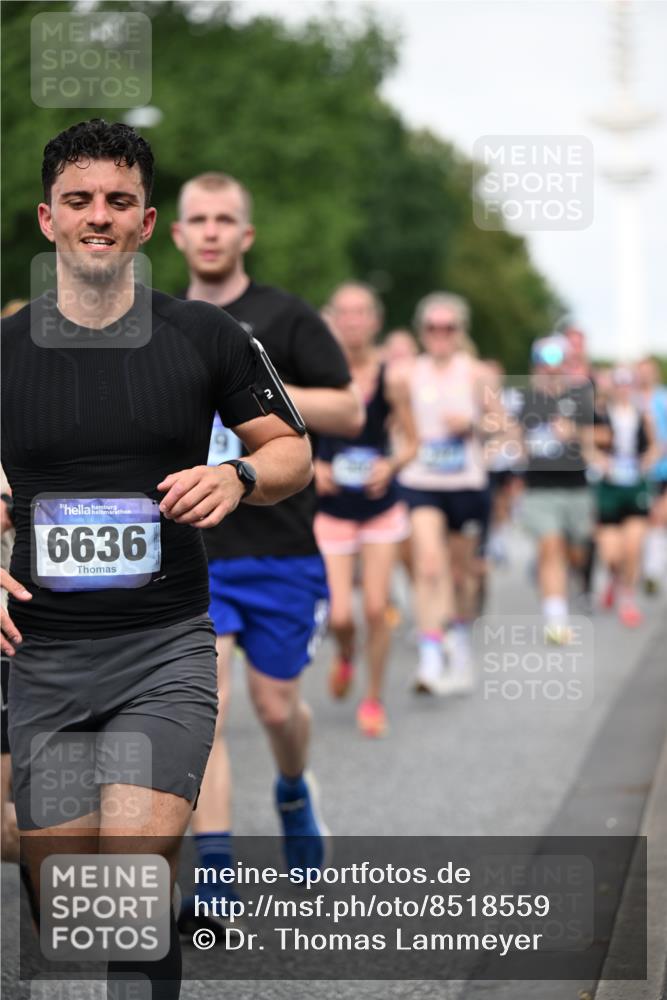 29.06.2025 - hella hamburg halbmarathon Dr. Thomas Lammeyer http://msf.ph/oto/8518559 29.06.2025 10:04:28 Kennedybrücke 1019, 1264, 1544, 1583, 1681, 2027, 2086, 2159, 2236, 2346, 2426, 2447, 2474, 2582, 2584, 2606, 2652, 2730, 2982, 3042, 3059, 3141, 3319, 3400, 3794, 4013, 4419, 4579, 4594, 4616, 4767, 4940, 4945, 5418, 5643, 5728, 6104, 6138, 6174, 6201, 6220, 6443, 6470, 6602, 6636, 7159, 7717, 8531, 8669, 9450, 9485, 9553, 9555, 9577, 9622, 10268, 10337, 10534, 10587, 10599, 10665, 10742, 10759, 10766, 10797, 11083, 11159 meine-sportfotos.de