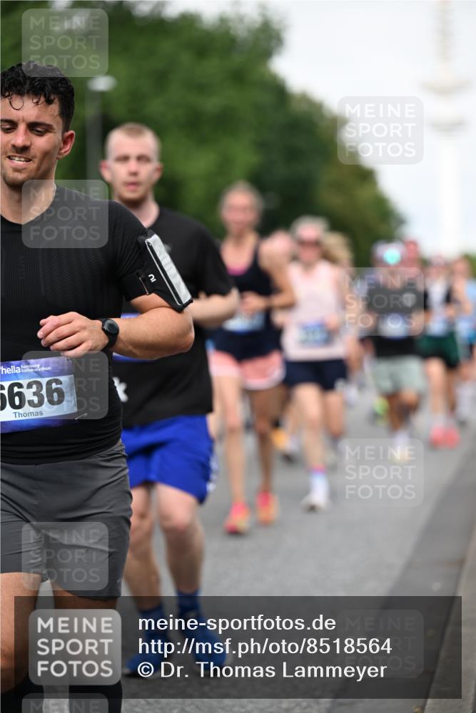 29.06.2025 - hella hamburg halbmarathon Dr. Thomas Lammeyer http://msf.ph/oto/8518564 29.06.2025 10:04:28 Kennedybrücke 1019, 1264, 1544, 1583, 1681, 2027, 2086, 2159, 2236, 2346, 2426, 2447, 2474, 2582, 2584, 2606, 2652, 2730, 2982, 3042, 3059, 3141, 3319, 3400, 3794, 4013, 4419, 4579, 4594, 4616, 4767, 4940, 4945, 5418, 5643, 5728, 6104, 6138, 6174, 6201, 6220, 6443, 6470, 6602, 6636, 7159, 7717, 8531, 8669, 9450, 9485, 9553, 9555, 9577, 9622, 10268, 10337, 10534, 10587, 10599, 10665, 10742, 10759, 10766, 10797, 11083, 11159 meine-sportfotos.de