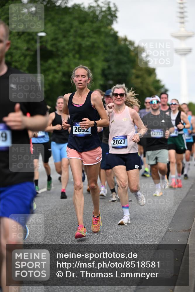 29.06.2025 - hella hamburg halbmarathon Dr. Thomas Lammeyer http://msf.ph/oto/8518581 29.06.2025 10:04:28 Kennedybrücke 1019, 1264, 1544, 1583, 1681, 2027, 2086, 2159, 2236, 2346, 2426, 2447, 2474, 2582, 2584, 2606, 2652, 2730, 2982, 3042, 3059, 3141, 3319, 3400, 3794, 4013, 4419, 4579, 4594, 4616, 4767, 4940, 4945, 5418, 5643, 5728, 6104, 6138, 6174, 6201, 6220, 6443, 6470, 6602, 6636, 7159, 7717, 8531, 8669, 9450, 9485, 9553, 9555, 9577, 9622, 10268, 10337, 10534, 10587, 10599, 10665, 10742, 10759, 10766, 10797, 11083, 11159 meine-sportfotos.de