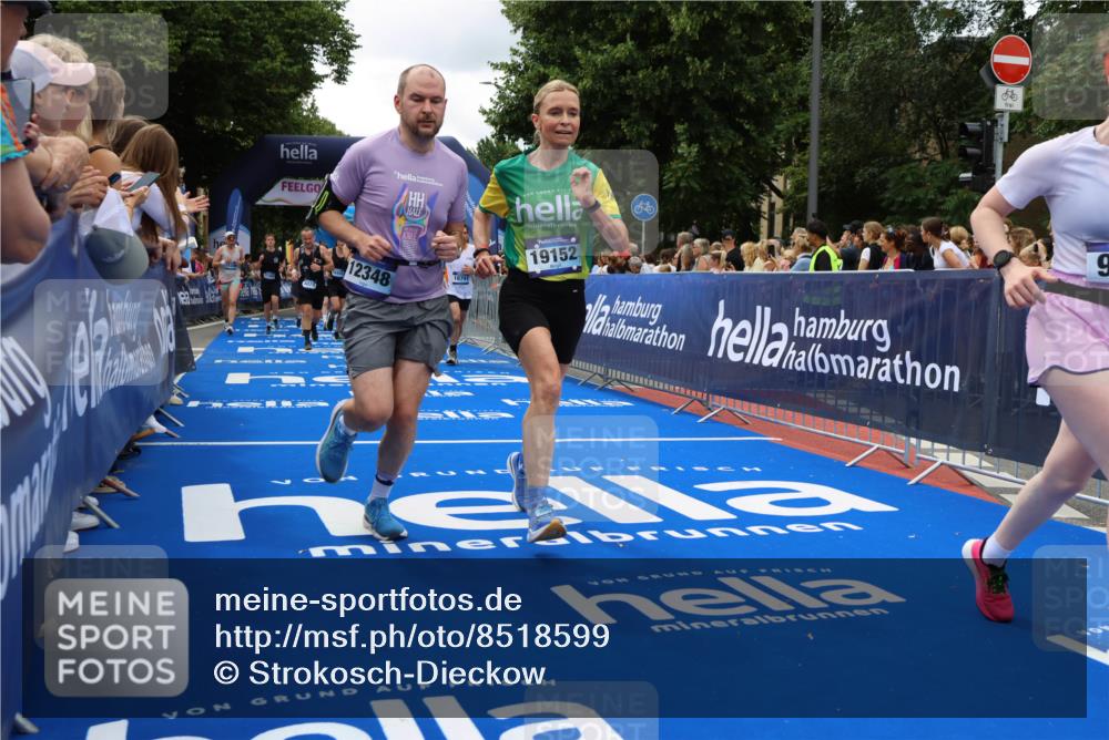 29.06.2025 - hella hamburg halbmarathon Strokosch-Dieckow http://msf.ph/oto/8518599 29.06.2025 10:56:16 Ziel 1193, 3048, 4029, 5465, 5672, 7547, 8639, 9622, 9903, 9907, 10789, 11231, 11309, 12348, 14363, 15300, 15484, 16113, 16375, 16634, 17468, 18117, 18495, 18652, 18741, 19152 meine-sportfotos.de