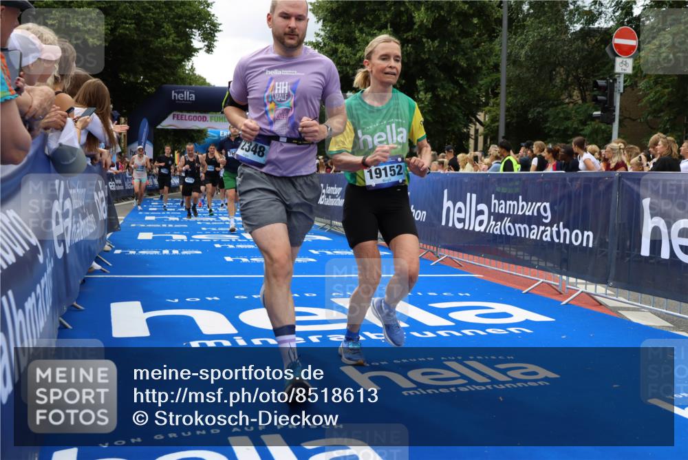 29.06.2025 - hella hamburg halbmarathon Strokosch-Dieckow http://msf.ph/oto/8518613 29.06.2025 10:56:16 Ziel 1193, 3048, 4029, 5465, 5672, 7547, 8639, 9622, 9903, 9907, 10789, 11231, 11309, 12348, 14363, 15300, 15484, 16113, 16375, 16634, 17468, 18117, 18495, 18652, 18741, 19152 meine-sportfotos.de