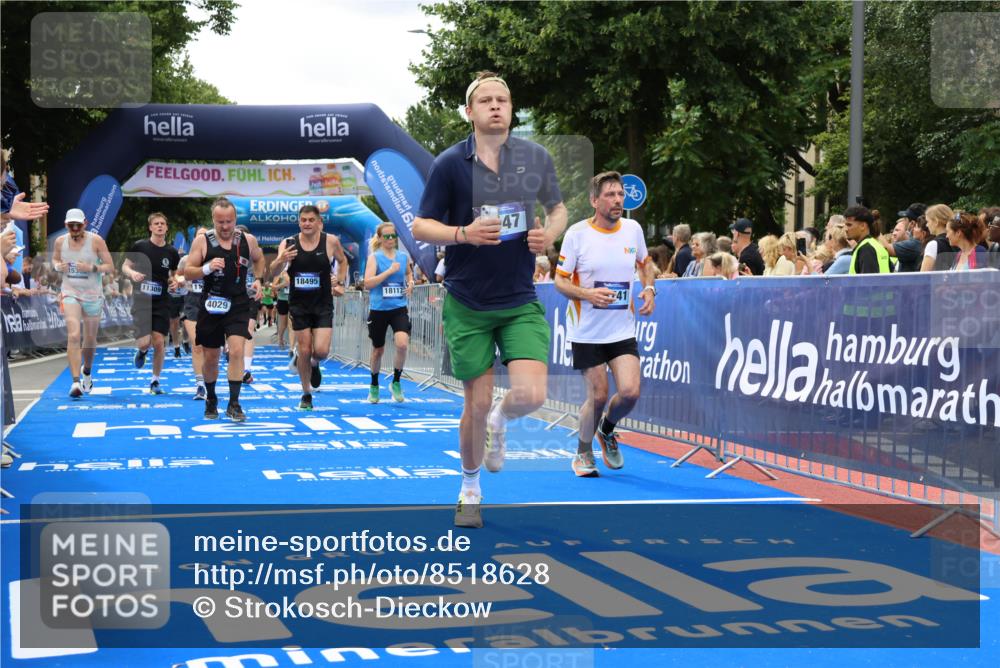 29.06.2025 - hella hamburg halbmarathon Strokosch-Dieckow http://msf.ph/oto/8518628 29.06.2025 10:56:18 Ziel 1193, 3048, 4029, 5465, 5672, 7547, 7742, 8863, 9622, 9903, 10665, 10789, 11231, 11309, 12348, 14363, 15300, 15484, 15818, 16113, 16375, 16634, 17468, 18117, 18495, 18652, 18741, 19152 meine-sportfotos.de