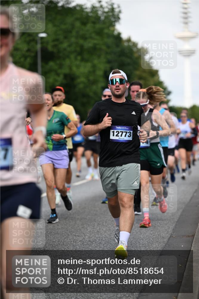 29.06.2025 - hella hamburg halbmarathon Dr. Thomas Lammeyer http://msf.ph/oto/8518654 29.06.2025 10:04:31 Kennedybrücke 1019, 1264, 1544, 1583, 1611, 1681, 2027, 2086, 2159, 2236, 2346, 2426, 2447, 2474, 2582, 2584, 2606, 2652, 2730, 2982, 3042, 3059, 3141, 3319, 3400, 3794, 4013, 4419, 4579, 4594, 4616, 4767, 4940, 4945, 5418, 5643, 6104, 6138, 6174, 6201, 6220, 6443, 6470, 6602, 6636, 7159, 7717, 8669, 9450, 9485, 9553, 9555, 9577, 9622, 10268, 10534, 10587, 10599, 10665, 10742, 10759, 10766, 10797, 11083, 11324 meine-sportfotos.de
