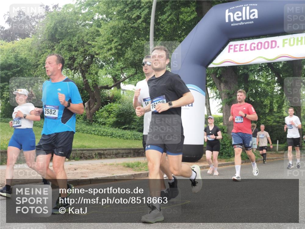 29.06.2025 - hella hamburg halbmarathon KatJ http://msf.ph/oto/8518663 29.06.2025 10:48:43 Zwischen KM18-KM19 1188, 1568, 1726, 1823, 2582, 5299, 5305, 5547, 7658, 8730 meine-sportfotos.de