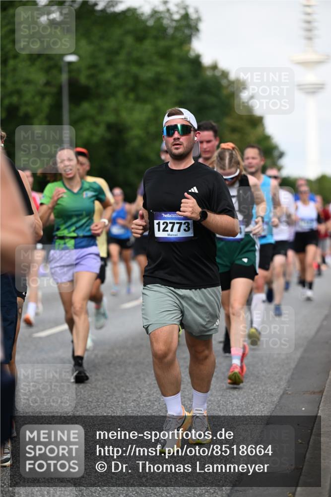 29.06.2025 - hella hamburg halbmarathon Dr. Thomas Lammeyer http://msf.ph/oto/8518664 29.06.2025 10:04:31 Kennedybrücke 1019, 1264, 1544, 1583, 1611, 1681, 2027, 2086, 2159, 2236, 2346, 2426, 2447, 2474, 2582, 2584, 2606, 2652, 2730, 2982, 3042, 3059, 3141, 3319, 3400, 3794, 4013, 4419, 4579, 4594, 4616, 4767, 4940, 4945, 5418, 5643, 6104, 6138, 6174, 6201, 6220, 6443, 6470, 6602, 6636, 7159, 7717, 8669, 9450, 9485, 9553, 9555, 9577, 9622, 10268, 10534, 10587, 10599, 10665, 10742, 10759, 10766, 10797, 11083, 11324 meine-sportfotos.de