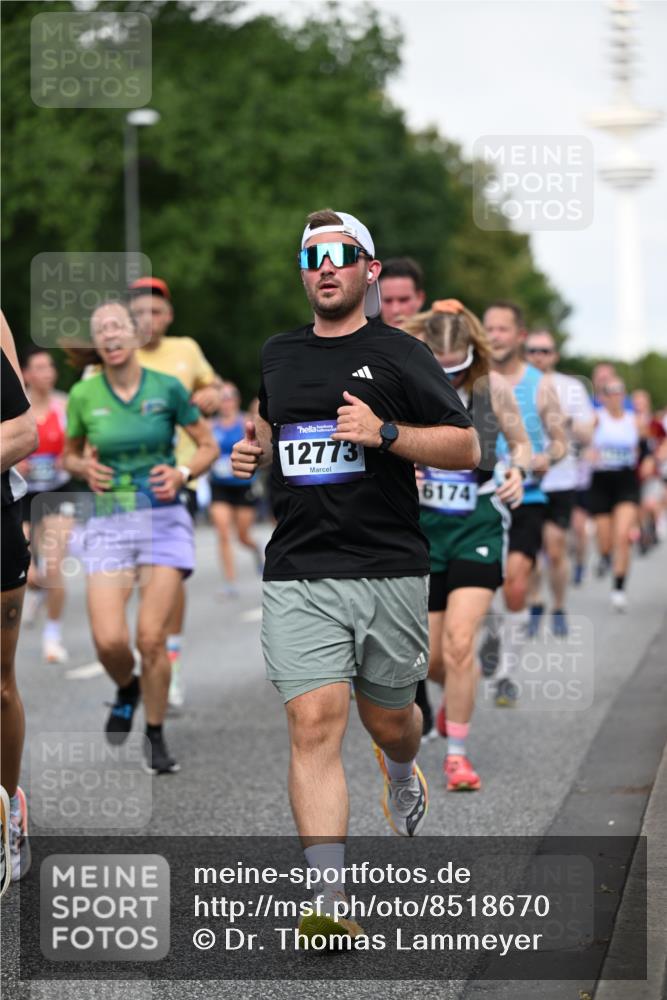 29.06.2025 - hella hamburg halbmarathon Dr. Thomas Lammeyer http://msf.ph/oto/8518670 29.06.2025 10:04:31 Kennedybrücke 1019, 1264, 1544, 1583, 1611, 1681, 2027, 2086, 2159, 2236, 2346, 2426, 2447, 2474, 2582, 2584, 2606, 2652, 2730, 2982, 3042, 3059, 3141, 3319, 3400, 3794, 4013, 4419, 4579, 4594, 4616, 4767, 4940, 4945, 5418, 5643, 6104, 6138, 6174, 6201, 6220, 6443, 6470, 6602, 6636, 7159, 7717, 8669, 9450, 9485, 9553, 9555, 9577, 9622, 10268, 10534, 10587, 10599, 10665, 10742, 10759, 10766, 10797, 11083, 11324 meine-sportfotos.de