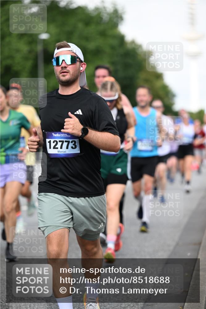29.06.2025 - hella hamburg halbmarathon Dr. Thomas Lammeyer http://msf.ph/oto/8518688 29.06.2025 10:04:32 Kennedybrücke 1019, 1264, 1544, 1568, 1583, 1611, 1681, 2027, 2086, 2159, 2236, 2346, 2426, 2447, 2474, 2582, 2584, 2606, 2652, 2730, 2982, 3042, 3059, 3141, 3319, 3400, 3794, 4013, 4419, 4579, 4594, 4616, 4767, 4940, 4945, 5418, 5643, 6104, 6138, 6174, 6201, 6220, 6443, 6470, 6636, 7159, 7717, 8669, 9450, 9485, 9553, 9555, 9577, 9622, 10268, 10534, 10587, 10599, 10665, 10742, 10759, 10766, 10797, 11083, 11324 meine-sportfotos.de