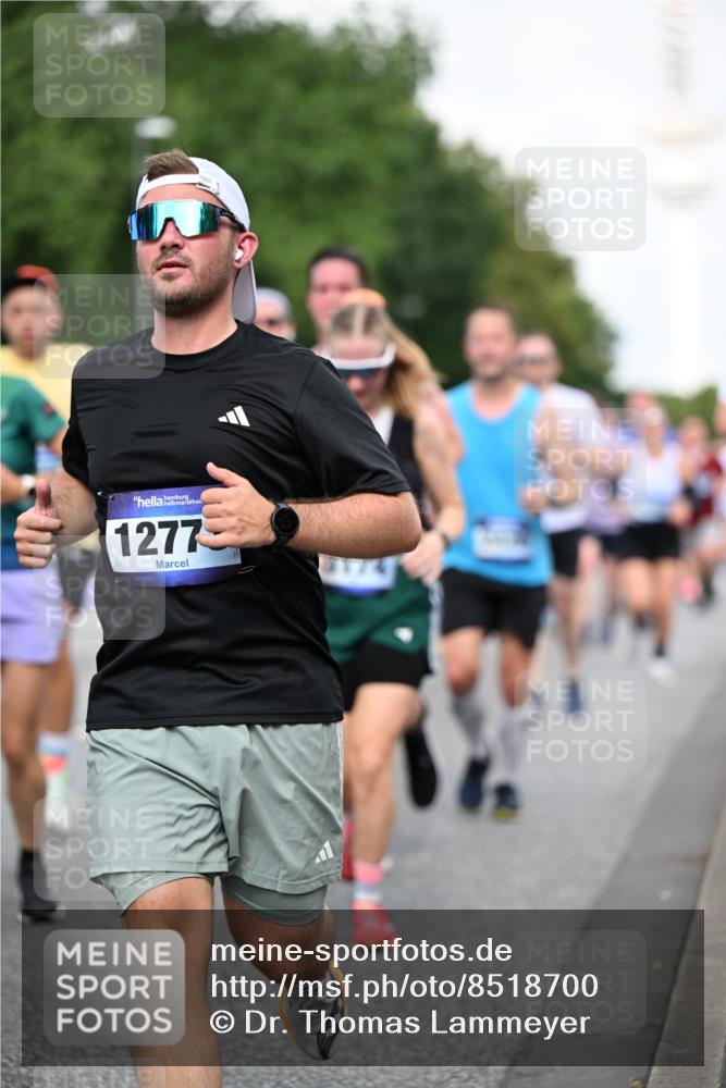 29.06.2025 - hella hamburg halbmarathon Dr. Thomas Lammeyer http://msf.ph/oto/8518700 29.06.2025 10:04:32 Kennedybrücke 1019, 1264, 1544, 1568, 1583, 1611, 1681, 2027, 2086, 2159, 2236, 2346, 2426, 2447, 2474, 2582, 2584, 2606, 2652, 2730, 2982, 3042, 3059, 3141, 3319, 3400, 3794, 4013, 4419, 4579, 4594, 4616, 4767, 4940, 4945, 5418, 5643, 6104, 6138, 6174, 6201, 6220, 6443, 6470, 6636, 7159, 7717, 8669, 9450, 9485, 9553, 9555, 9577, 9622, 10268, 10534, 10587, 10599, 10665, 10742, 10759, 10766, 10797, 11083, 11324 meine-sportfotos.de