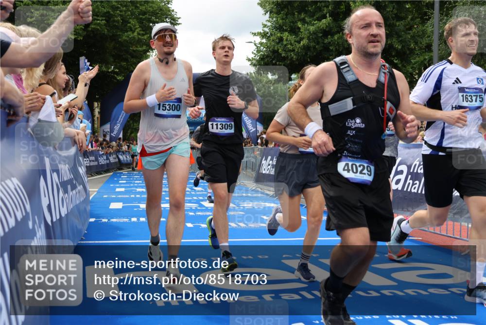 29.06.2025 - hella hamburg halbmarathon Strokosch-Dieckow http://msf.ph/oto/8518703 29.06.2025 10:56:21 Ziel 1193, 3048, 4029, 5465, 5672, 6399, 7547, 7742, 8863, 9622, 9903, 10665, 10789, 11231, 11309, 12348, 15300, 15818, 16257, 16375, 17734, 18117, 18495, 18652, 18741, 19152 meine-sportfotos.de