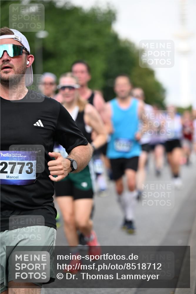 29.06.2025 - hella hamburg halbmarathon Dr. Thomas Lammeyer http://msf.ph/oto/8518712 29.06.2025 10:04:32 Kennedybrücke 1019, 1264, 1544, 1568, 1583, 1611, 1681, 2027, 2086, 2159, 2236, 2346, 2426, 2447, 2474, 2582, 2584, 2606, 2652, 2730, 2982, 3042, 3059, 3141, 3319, 3400, 3794, 4013, 4419, 4579, 4594, 4616, 4767, 4940, 4945, 5418, 5643, 6104, 6138, 6174, 6201, 6220, 6443, 6470, 6636, 7159, 7717, 8669, 9450, 9485, 9553, 9555, 9577, 9622, 10268, 10534, 10587, 10599, 10665, 10742, 10759, 10766, 10797, 11083, 11324 meine-sportfotos.de