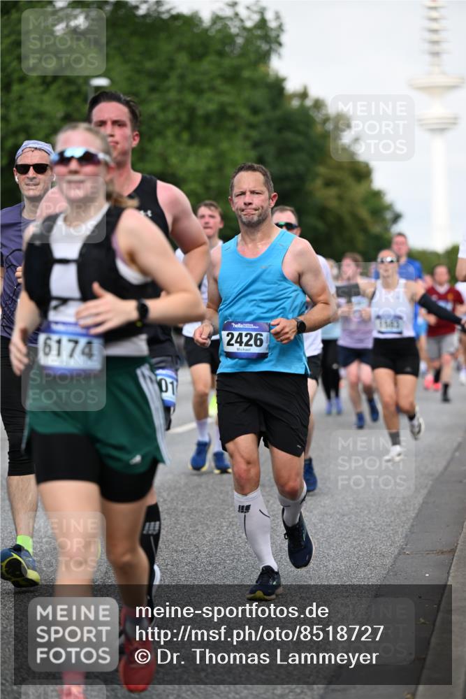 29.06.2025 - hella hamburg halbmarathon Dr. Thomas Lammeyer http://msf.ph/oto/8518727 29.06.2025 10:04:33 Kennedybrücke 1019, 1264, 1544, 1568, 1583, 1611, 1681, 2027, 2086, 2159, 2236, 2426, 2447, 2474, 2582, 2584, 2606, 2652, 2730, 2982, 3042, 3059, 3141, 3319, 3400, 3794, 4013, 4419, 4579, 4594, 4616, 4767, 4940, 4945, 5033, 5418, 5643, 6104, 6138, 6174, 6220, 6443, 6470, 6636, 7159, 7717, 8669, 9450, 9485, 9553, 9555, 9577, 9622, 10188, 10268, 10534, 10587, 10599, 10665, 10742, 10759, 10766, 10797, 11083, 11324 meine-sportfotos.de
