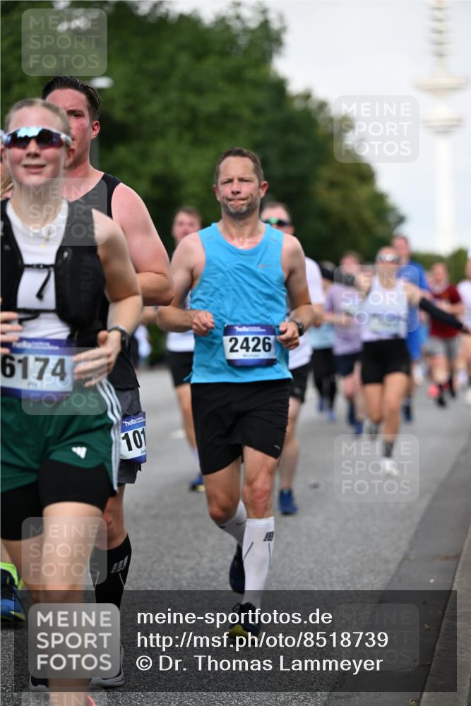 29.06.2025 - hella hamburg halbmarathon Dr. Thomas Lammeyer http://msf.ph/oto/8518739 29.06.2025 10:04:33 Kennedybrücke 1019, 1264, 1544, 1568, 1583, 1611, 1681, 2027, 2086, 2159, 2236, 2426, 2447, 2474, 2582, 2584, 2606, 2652, 2730, 2982, 3042, 3059, 3141, 3319, 3400, 3794, 4013, 4419, 4579, 4594, 4616, 4767, 4940, 4945, 5033, 5418, 5643, 6104, 6138, 6174, 6220, 6443, 6470, 6636, 7159, 7717, 8669, 9450, 9485, 9553, 9555, 9577, 9622, 10188, 10268, 10534, 10587, 10599, 10665, 10742, 10759, 10766, 10797, 11083, 11324 meine-sportfotos.de