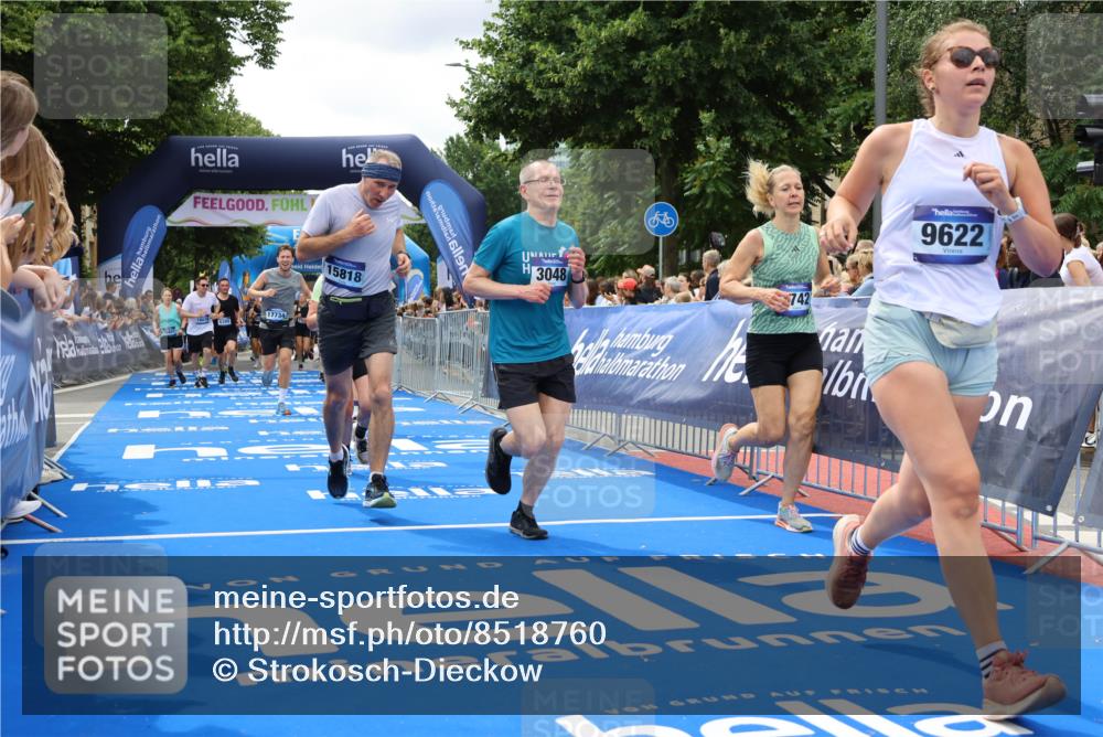 29.06.2025 - hella hamburg halbmarathon Strokosch-Dieckow http://msf.ph/oto/8518760 29.06.2025 10:56:24 Ziel 1583, 3048, 4029, 5672, 5744, 6399, 7547, 7742, 8863, 9622, 10093, 10665, 11231, 11309, 15300, 15407, 15818, 16257, 16261, 16375, 17268, 17734, 18117, 18495, 18652, 18741, 18746, 18835 meine-sportfotos.de